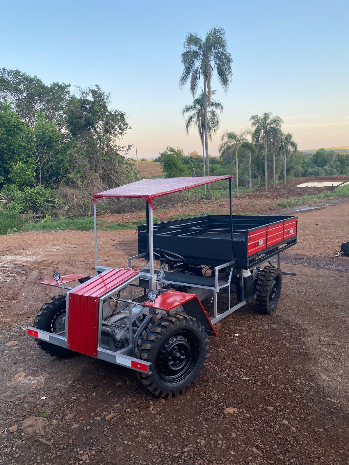 Carreta vermelha motor e mecânica de fusca